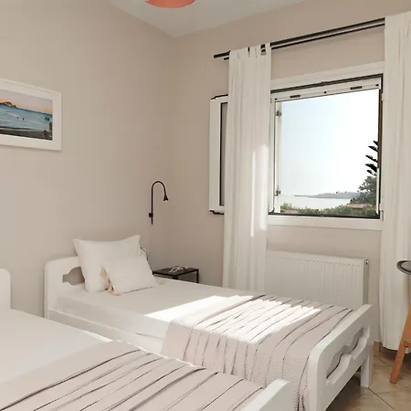 Niriides Beach House Prázdninový dům *