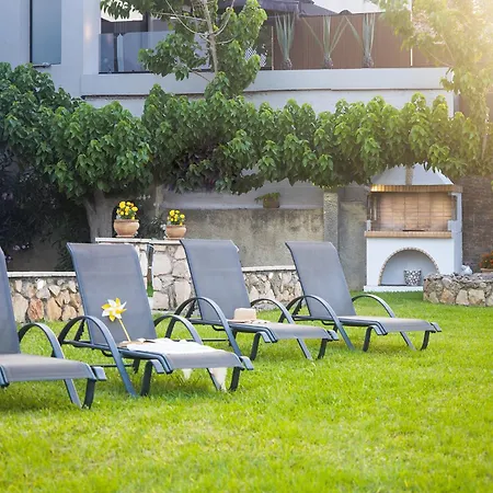 Prázdninový dům Niriides Beach House