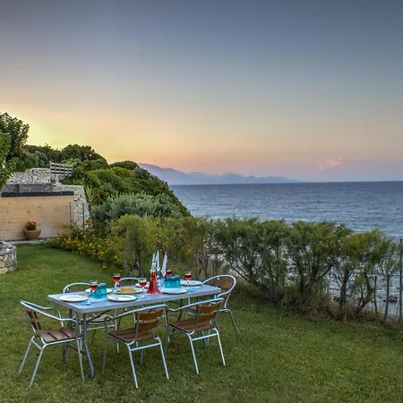 Niriides Beach House Holiday home