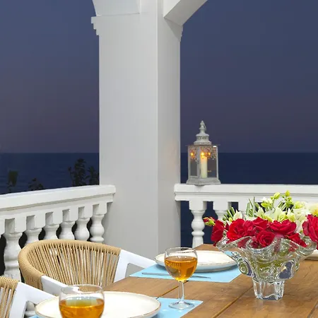 Niriides Beach House *